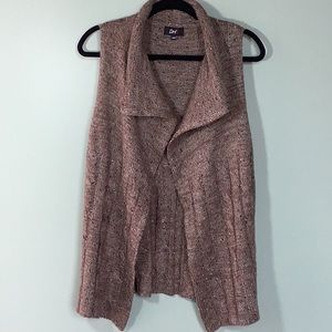 Soft knit cable vest. Dark speckled beige